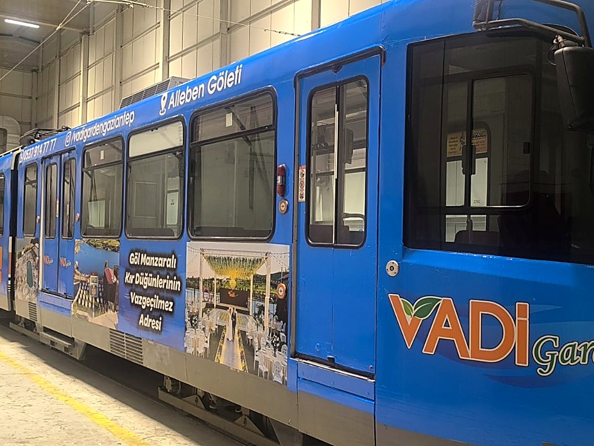 Tramvay giydirme
